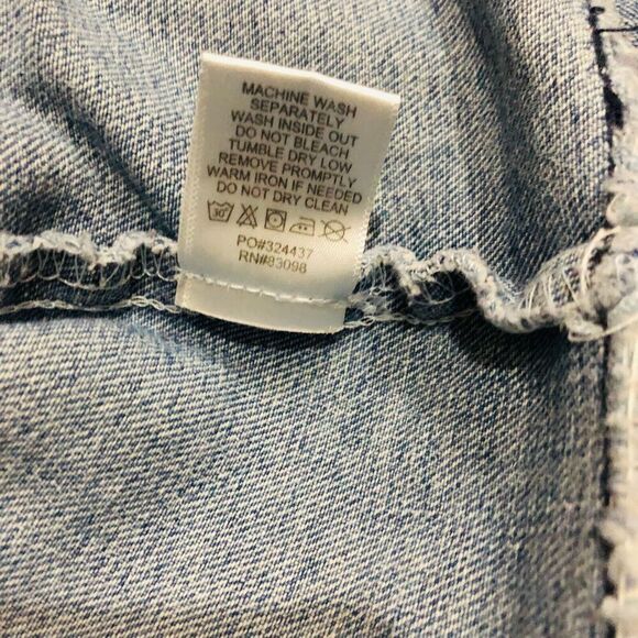 Fashion Nova Womens Denim Jacket Distressed Cut Raw‎ Hem Front Pockets Medium - Picture 5 of 6